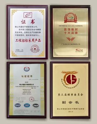 熱烈祝賀廣東鑫航集團的不銹鋼廣告在北京高鐵站投放