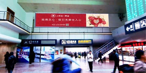 北京西站進(jìn)出站廣告,北京西站通道燈箱廣告投放,萬(wàn)事成傳媒